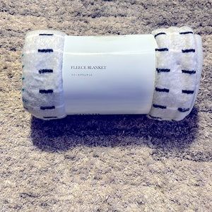 🆕 Lightweight Grey Stripe Fleece Blanket